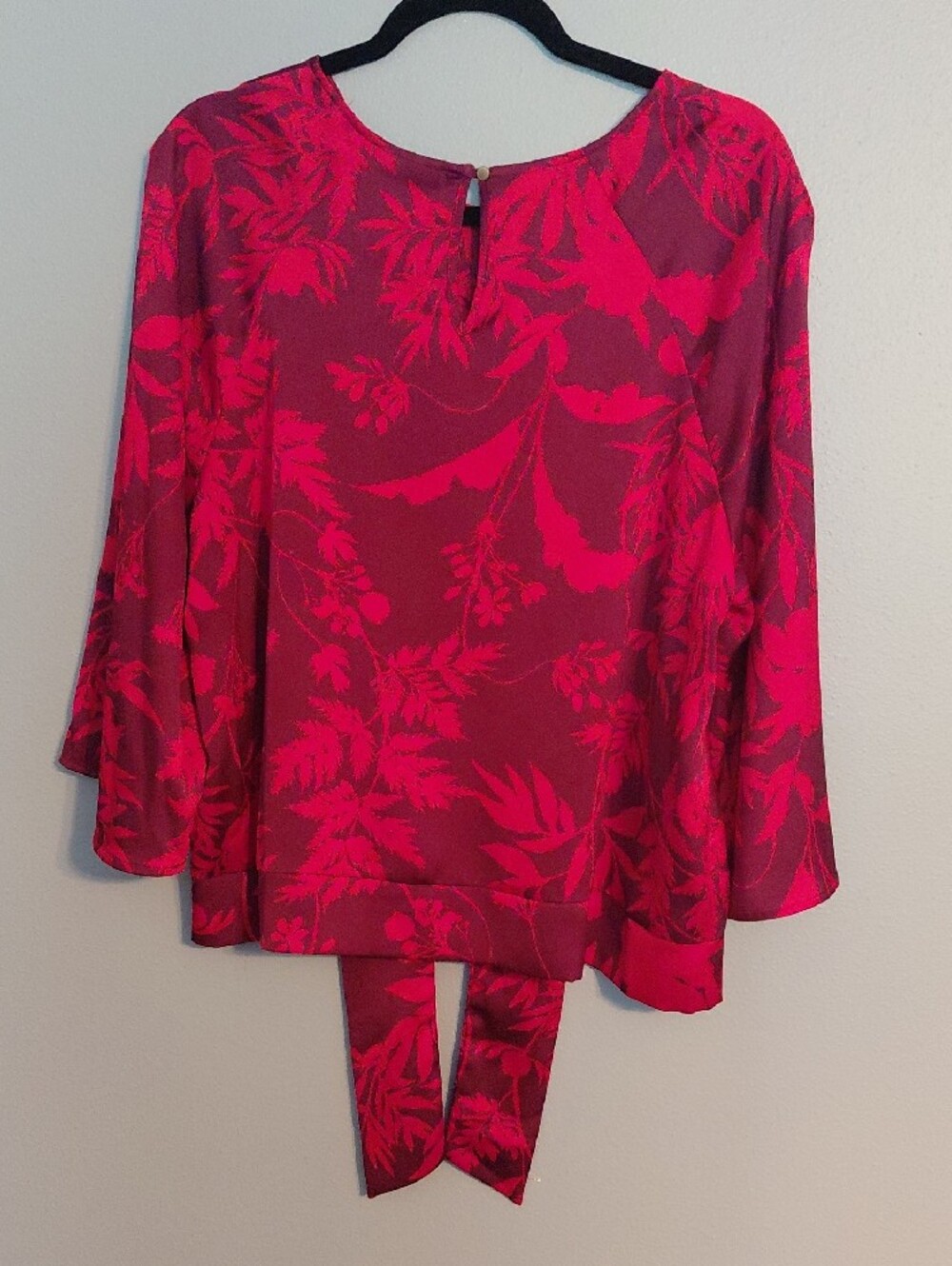 Liz Claiborne Pink Red Floral Shell - Picture 2 of 3